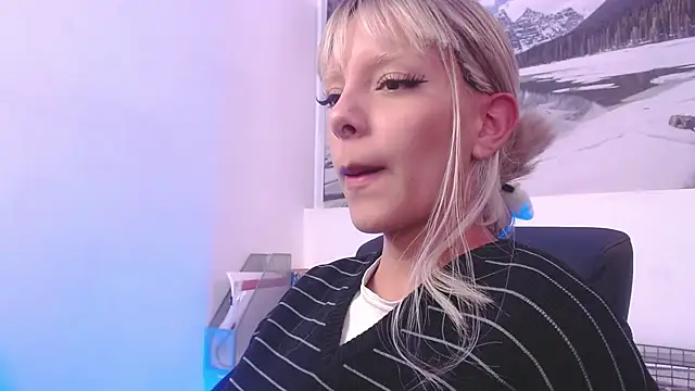 peyton golden1 online show from December 23, 2025, 3:26 am