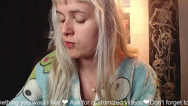 NEXT DOOR GIRL  online show from January 25, 2025, 3:40 am