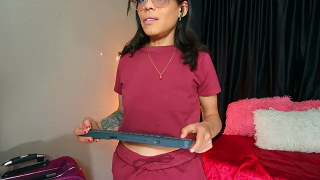 AvaLusty online show from February 5, 2026, 5:06 pm