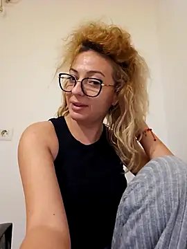 Selenna emma online show from October 28, 2025, 3:47 pm