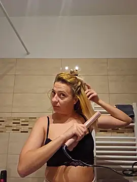 Selenna emma online show from October 31, 2025, 3:24 pm