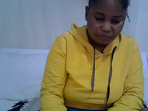 Snapshot of browndolly12 chatting on July 12, 2026, 9:33 am browndolly12 online show from July 12, 2026, 9:33 am