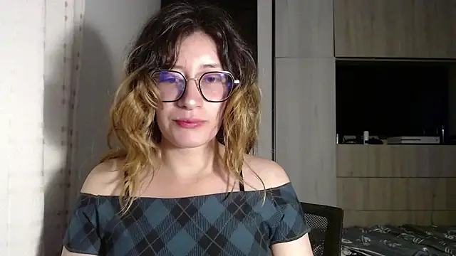 mariana124- online show from December 20, 2024, 5:40 pm