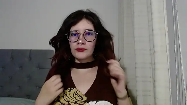 mariana124- online show from February 4, 2025, 7:33 pm