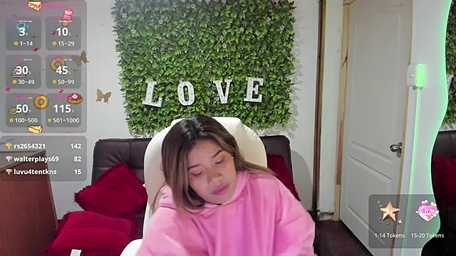 Enma  clark online show from December 21, 2024, 9:55 am