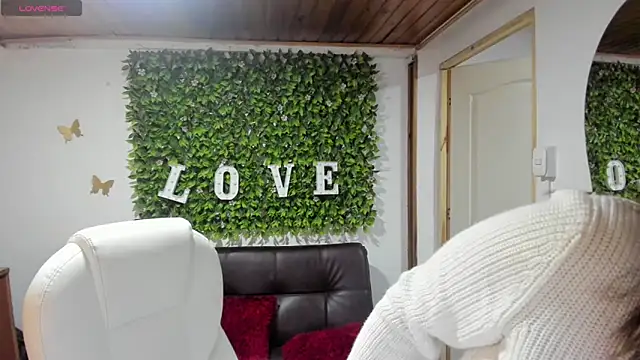 Enma  clark online show from February 26, 2025, 7:27 pm