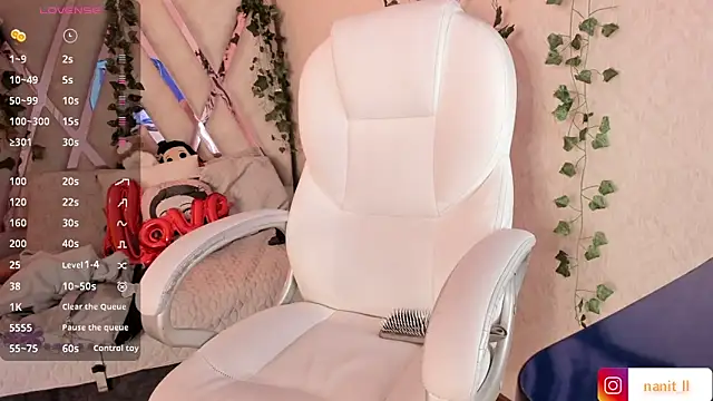 Snapshot of Punkys_ chatting on November 24, 2025, 12:32 am Punkys online show from November 24, 2025, 12:32 am