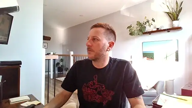 Bigdicktrav902 online show from April 9, 2026, 12:10 pm