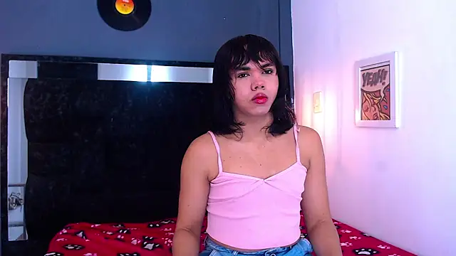 Snapshot of AndreaGil_ chatting on February 11, 2026, 12:43 pm AndreaGil online show from February 11, 2026, 12:43 pm