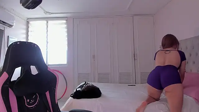 Snapshot of SweetJennaa chatting on October 24, 2025, 6:26 pm SweetJennaa online show from October 24, 2025, 6:26 pm