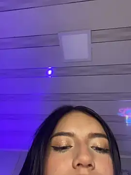 Snapshot of emy_bonita1 chatting on December 15, 2024, 2:19 am emy bonita1 online show from December 15, 2024, 2:19 am