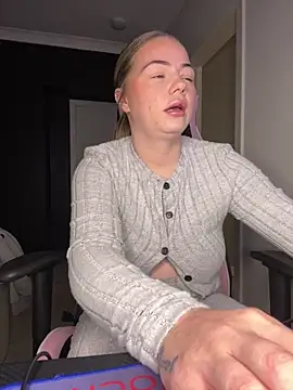 Snapshot of chelsiekink3 chatting on December 16, 2024, 1:21 am chelsiekink3 online show from December 16, 2024, 1:21 am