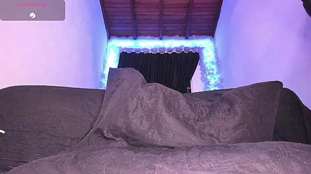 Snapshot of Mariana_Hasper_ chatting on February 8, 2025, 1:11 am Mariana Hasper online show from February 8, 2025, 1:11 am