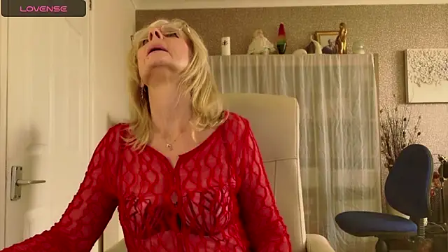 TopazCamgirl online show from December 3, 2025, 2:59 pm