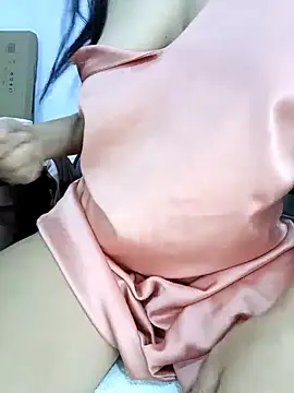 Leva laddy online show from March 2, 2026, 9:32 pm