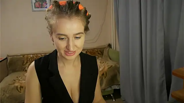 Sophiloren online show from January 21, 2025, 6:45 pm