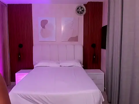 Snapshot of Leah_Sweetie chatting on October 20, 2025, 10:16 am Leah Sweetie online show from October 20, 2025, 10:16 am