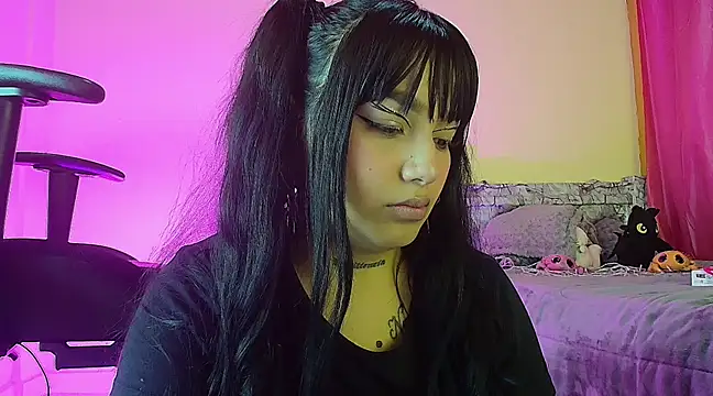 Snapshot of pocahonta89 chatting on March 4, 2025, 9:00 pm pocahonta89 online show from March 4, 2025, 9:00 pm