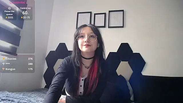 Snapshot of Maki_Zein chatting on January 3, 2025, 4:27 pm Maki Zein online show from January 3, 2025, 4:27 pm