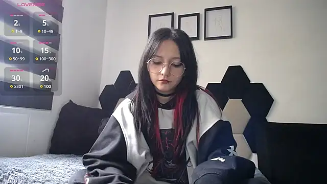 Snapshot of Maki_Zein chatting on January 6, 2025, 2:14 pm Maki Zein online show from January 6, 2025, 2:14 pm