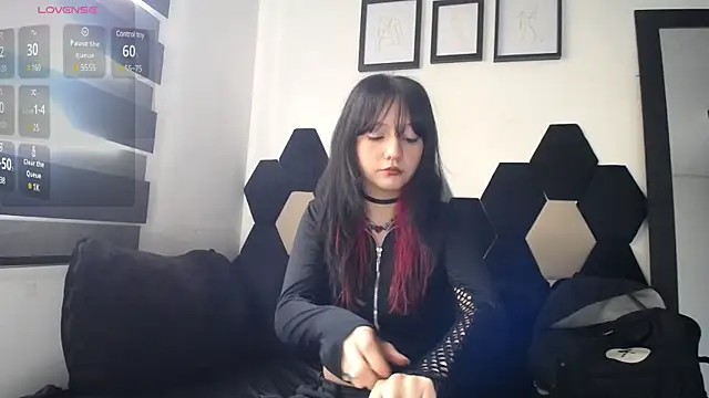 Snapshot of Maki_Zein chatting on February 14, 2025, 1:18 pm Maki Zein online show from February 14, 2025, 1:18 pm