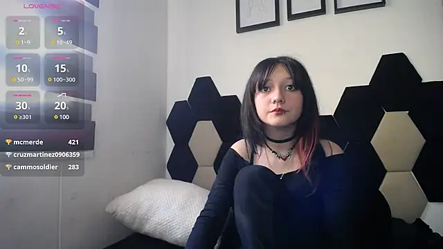 Snapshot of Maki_Zein chatting on February 19, 2025, 7:27 pm Maki Zein online show from February 19, 2025, 7:27 pm