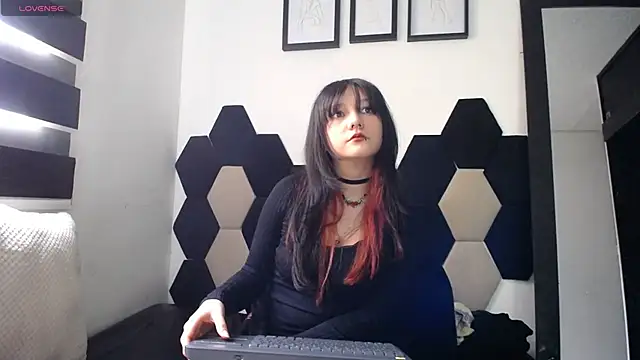 Snapshot of Maki_Zein chatting on February 21, 2025, 7:21 pm Maki Zein online show from February 21, 2025, 7:21 pm