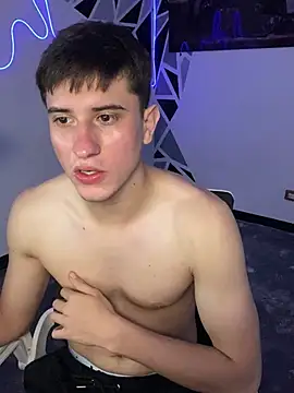 Snapshot of oliver_Lz chatting on February 28, 2025, 10:17 pm oliver Lz online show from February 28, 2025, 10:17 pm