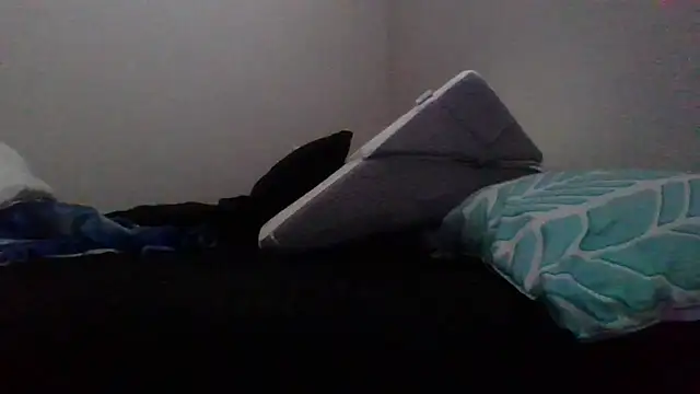 cinnaminnie online show from November 19, 2025, 6:52 pm