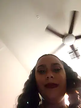 cinnaminnie online show from April 5, 2026, 11:35 pm