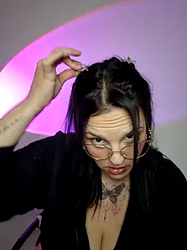 Jujuicy 97 online show from March 6, 2026, 6:04 pm