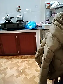 JasminePham online show from January 11, 2026, 10:48 pm