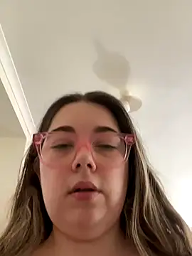 brooklynivy online show from October 14, 2025, 4:57 am