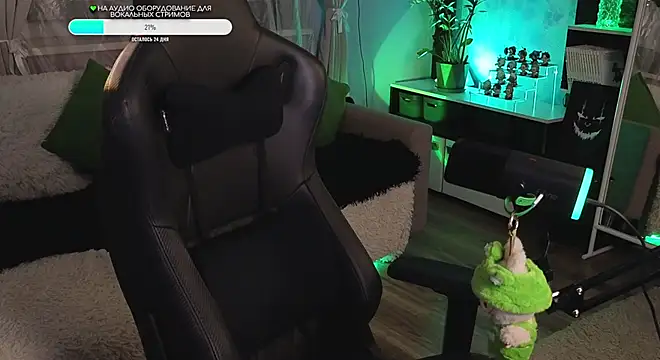 Snapshot of KiraLiLime chatting on October 4, 2025, 11:14 pm KiraLiLime online show from October 4, 2025, 11:14 pm