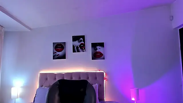  Charlotte evans 1 online show from September 9, 2025, 5:45 pm