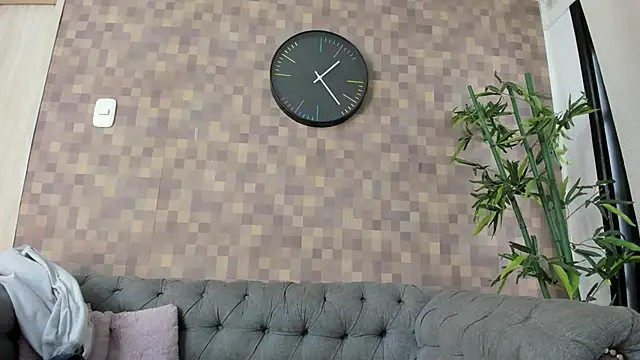 nataly velez online show from October 31, 2025, 7:37 pm