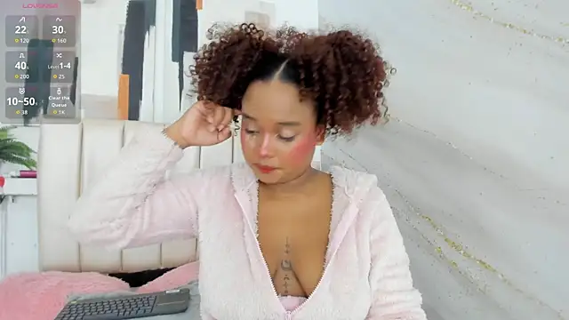 nataly velez online show from December 15, 2025, 3:27 pm