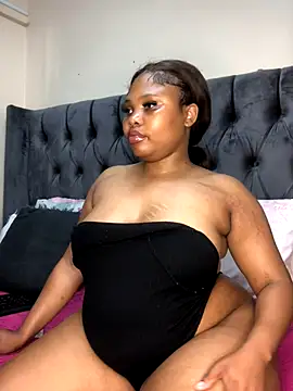 Anaelle24 online show from November 19, 2025, 7:30 am