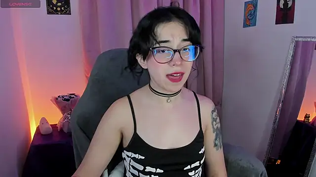 indra cam online show from April 9, 2026, 4:23 am