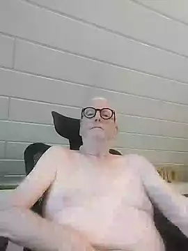 Snapshot of Greyhound70 chatting on October 26, 2025, 3:51 pm Greyhound70 online show from October 26, 2025, 3:51 pm