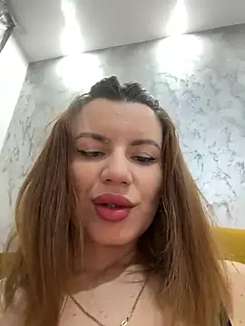 Snapshot of MayaMR chatting on January 14, 2025, 3:53 am MayaMR online show from January 14, 2025, 3:53 am