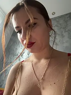 Snapshot of MayaMR chatting on October 3, 2025, 8:33 am MayaMR online show from October 3, 2025, 8:33 am