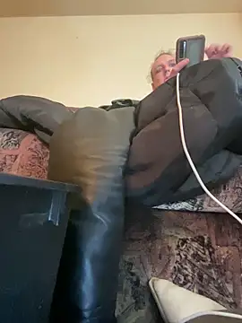 kikiwonderbar online show from November 4, 2025, 12:48 pm