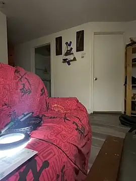 kikiwonderbar online show from February 5, 2026, 2:05 am