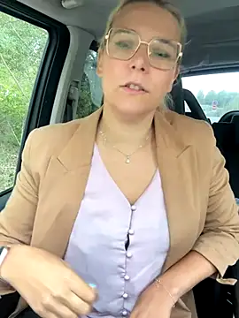 EmyLana online show from October 2, 2025, 7:15 am