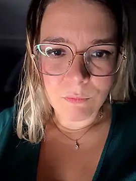 EmyLana online show from June 3, 2026, 8:14 pm
