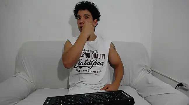 Snapshot of ethan_noir chatting on February 16, 2025, 8:44 pm ethan noir online show from February 16, 2025, 8:44 pm