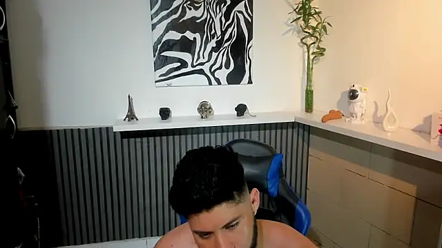 Snapshot of Daemon21 chatting on October 13, 2025, 5:35 pm Daemon21 online show from October 13, 2025, 5:35 pm