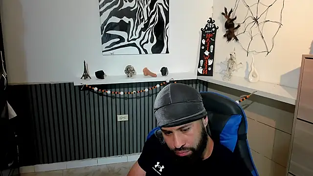 Snapshot of Daemon21 chatting on October 22, 2025, 12:44 am Daemon21 online show from October 22, 2025, 12:44 am