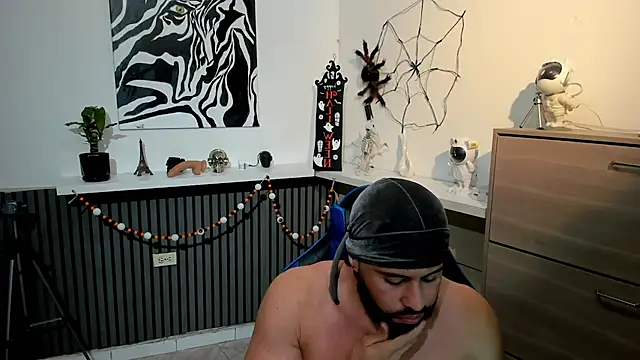 Snapshot of Daemon21 chatting on November 10, 2025, 1:37 am Daemon21 online show from November 10, 2025, 1:37 am